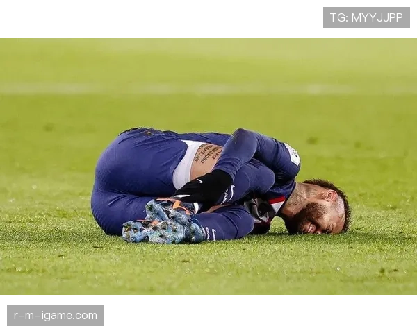 内马尔再现招牌虹吸过人，惊艳全场引爆球迷热议