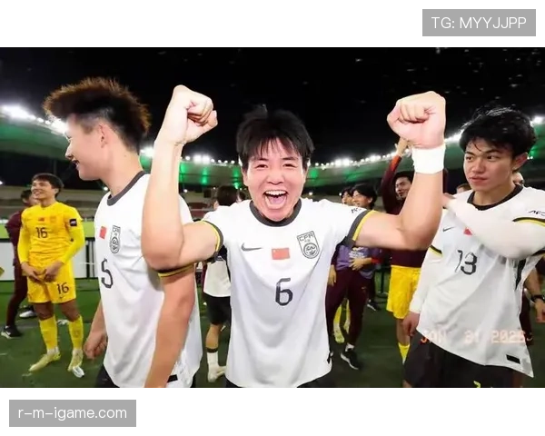 中国足球迎来历史性突破,球迷热泪背后的奋斗故事令人动容 中国足球迎来历史性突破,球迷热泪背后的奋斗故事令人动容