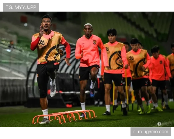 佩莱格里尼坚持攻防平衡理念，带领球队迎来赛季首场重要胜利表现稳健